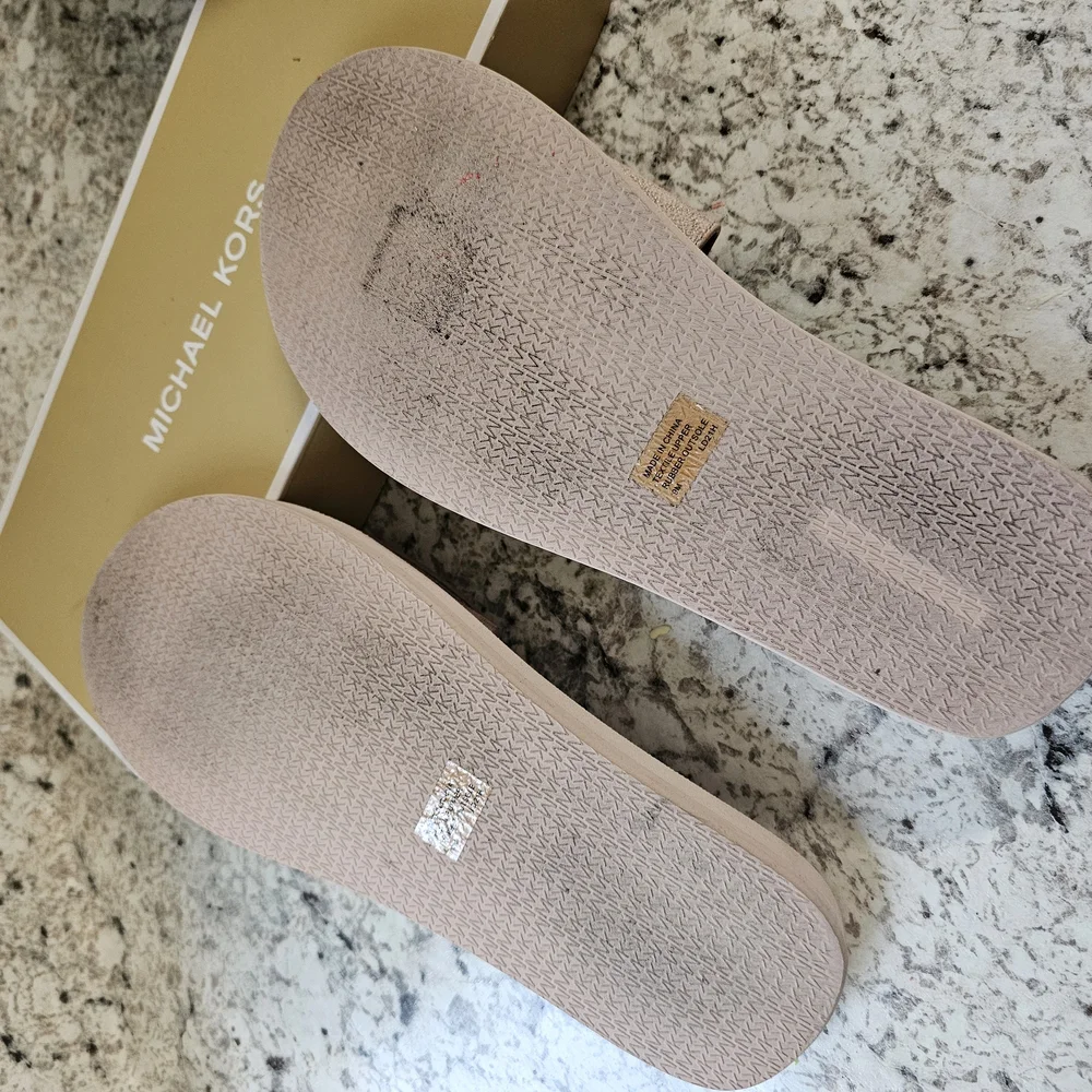 COPY - Michael Kors Gold Sandals Elegant Design - Picture 4 of 6